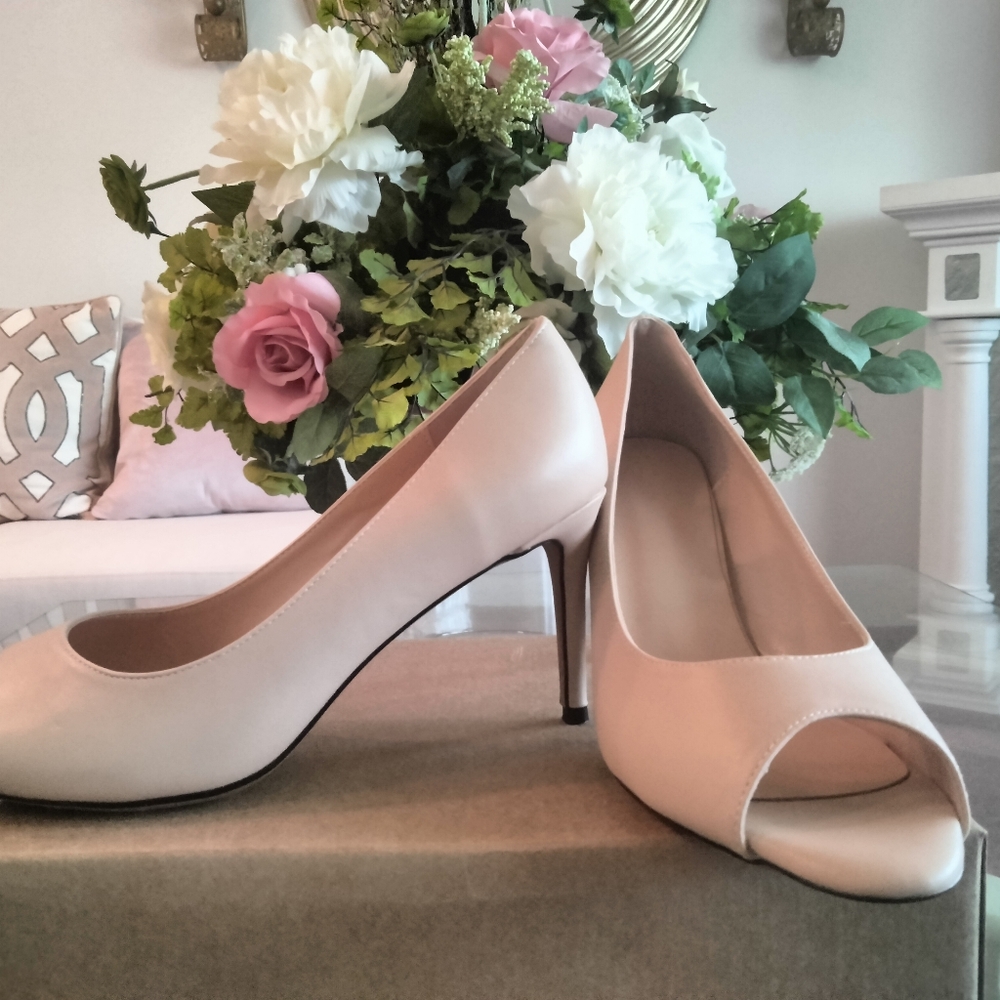 Open toe pumps